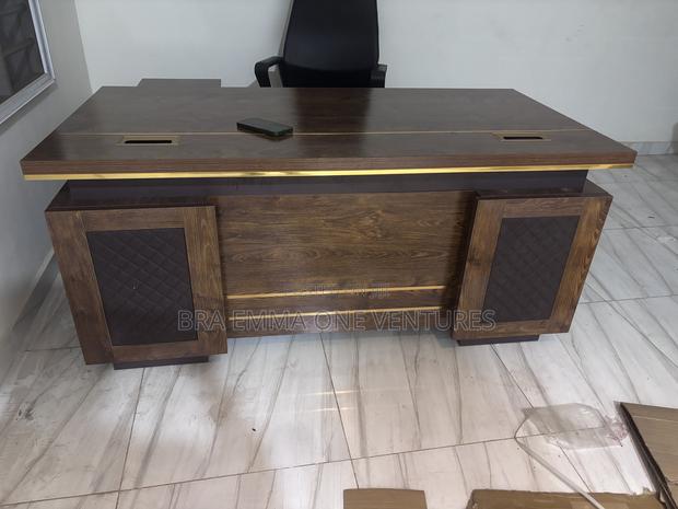 1.8m Executive Office Desk · Photo 3