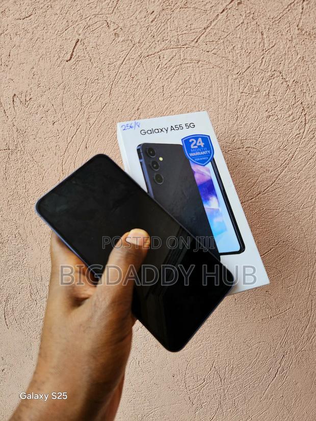New Samsung Galaxy A55 256 GB Black photo 5
