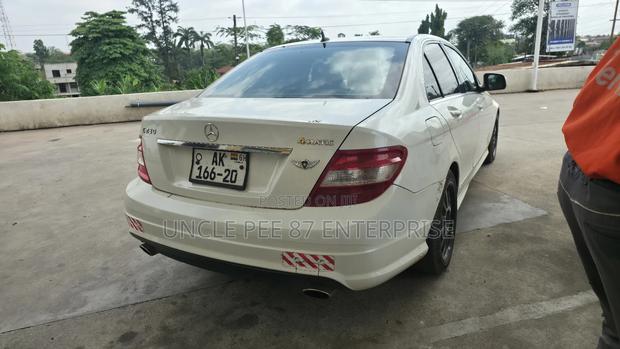 Mercedes-Benz C230 2012 White photo 3