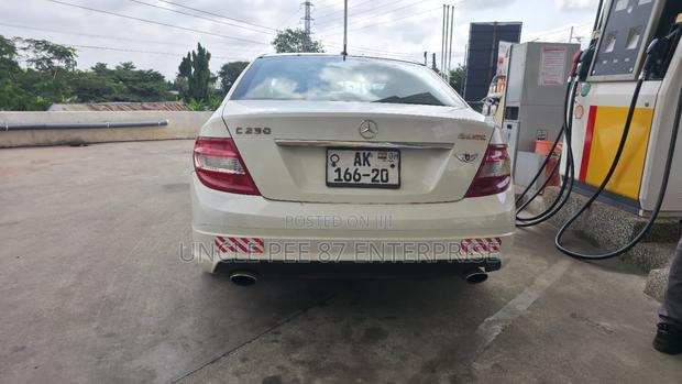 Mercedes-Benz C230 2012 White photo 4
