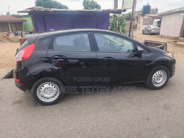 Ford Fiesta SE 4dr Hatchback (1.6L 4cyl 5M) 2015 Black photo 4