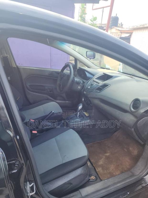 Ford Fiesta SE 4dr Hatchback (1.6L 4cyl 5M) 2015 Black photo 8