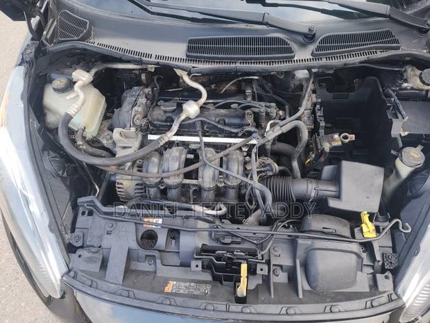 Ford Fiesta SE 4dr Hatchback (1.6L 4cyl 5M) 2015 Black photo 7