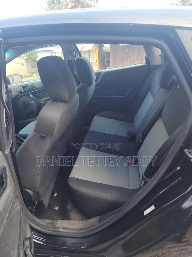 Ford Fiesta SE 4dr Hatchback (1.6L 4cyl 5M) 2015 Black photo 9