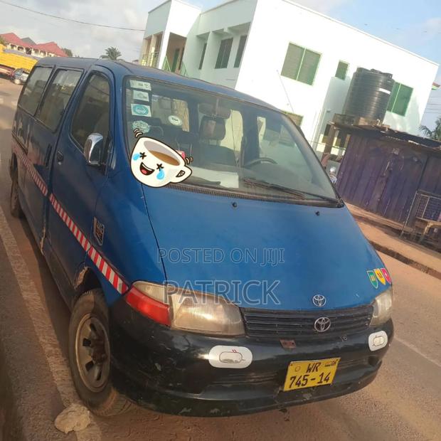 Toyota HiAce 2003 Blue