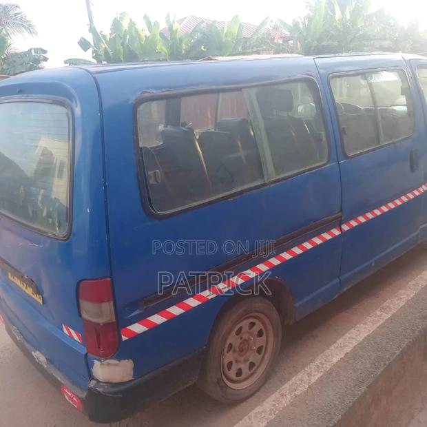 Toyota HiAce 2003 Blue photo 2
