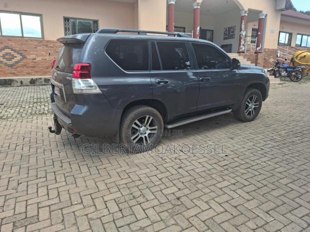 Toyota Land Cruiser Prado 2.8 D-4D 2014 Gray