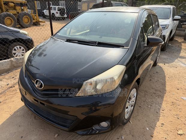 Toyota Vitz 1.3 FWD 5dr 2013 Black