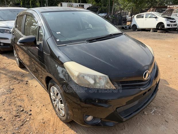Toyota Vitz 1.3 FWD 5dr 2013 Black