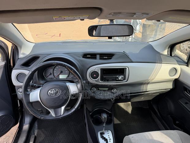 Toyota Vitz 1.3 FWD 5dr 2013 Black