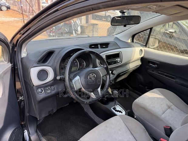 Toyota Vitz 1.3 FWD 5dr 2013 Black