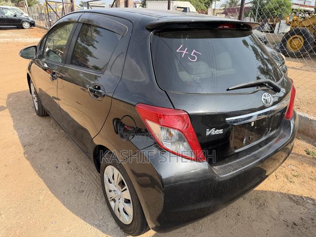 Toyota Vitz 1.3 FWD 5dr 2013 Black