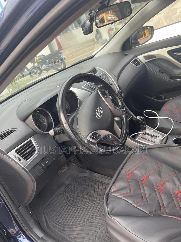 Hyundai Avante 2015 Blue