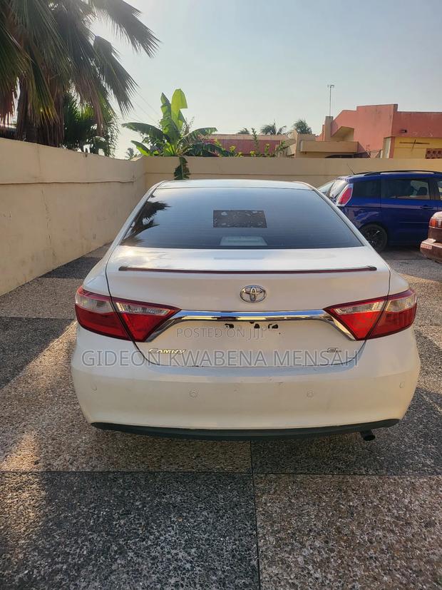Toyota Camry SE 4dr Sedan (2.5L 4cyl 6A) 2017 White