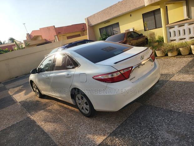 Toyota Camry SE 4dr Sedan (2.5L 4cyl 6A) 2017 White photo 5