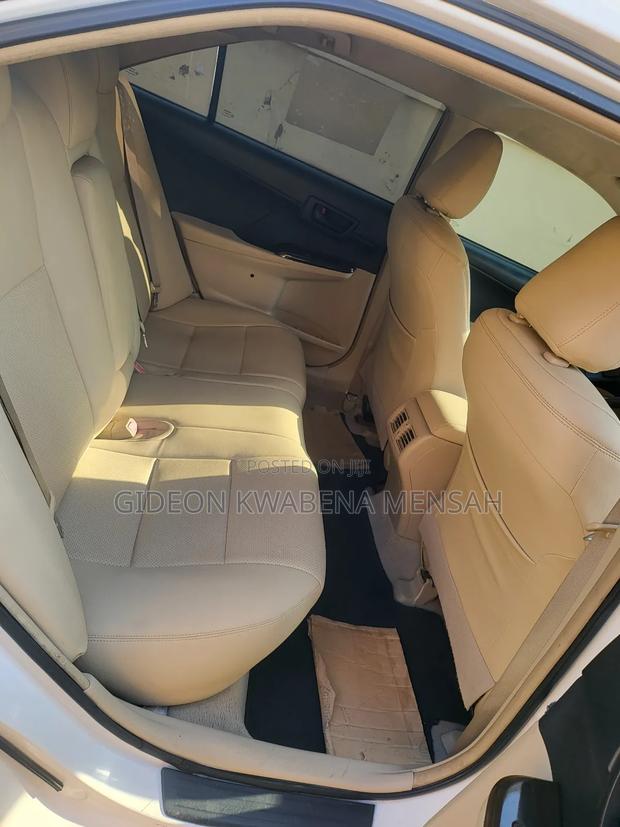 Toyota Camry SE 4dr Sedan (2.5L 4cyl 6A) 2017 White photo 9