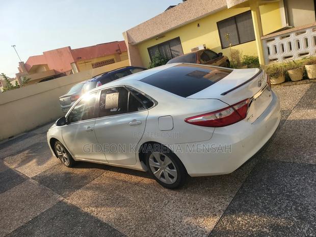 Toyota Camry SE 4dr Sedan (2.5L 4cyl 6A) 2017 White photo 7
