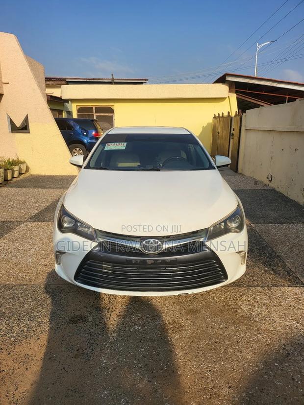 Toyota Camry SE 4dr Sedan (2.5L 4cyl 6A) 2017 White photo 2
