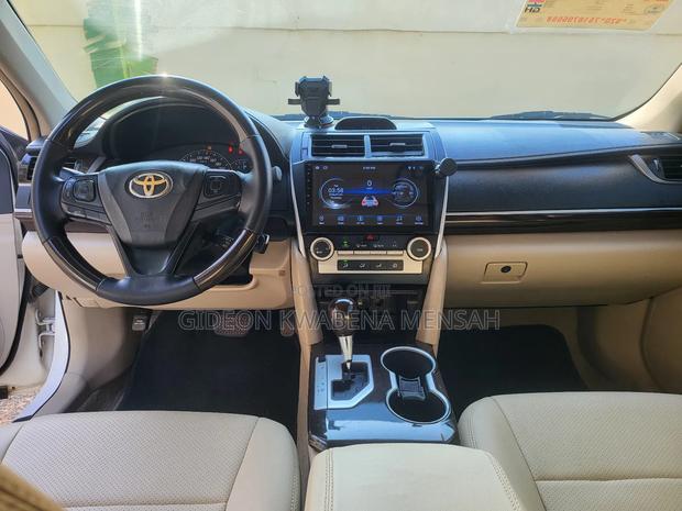 Toyota Camry SE 4dr Sedan (2.5L 4cyl 6A) 2017 White photo 11