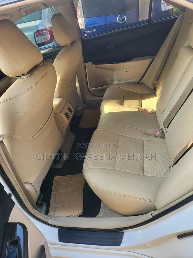 Toyota Camry SE 4dr Sedan (2.5L 4cyl 6A) 2017 White photo 12