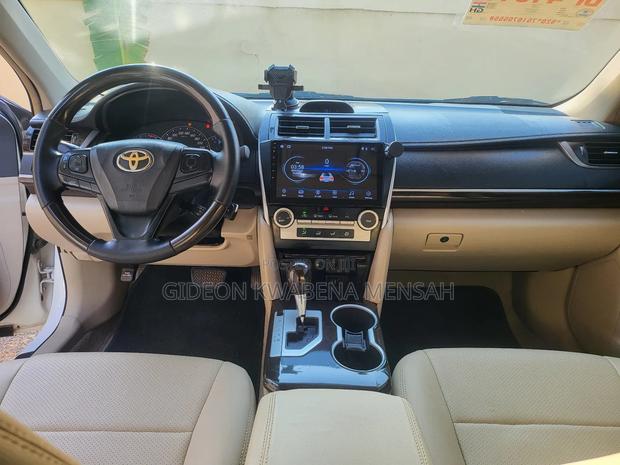 Toyota Camry SE 4dr Sedan (2.5L 4cyl 6A) 2017 White photo 14