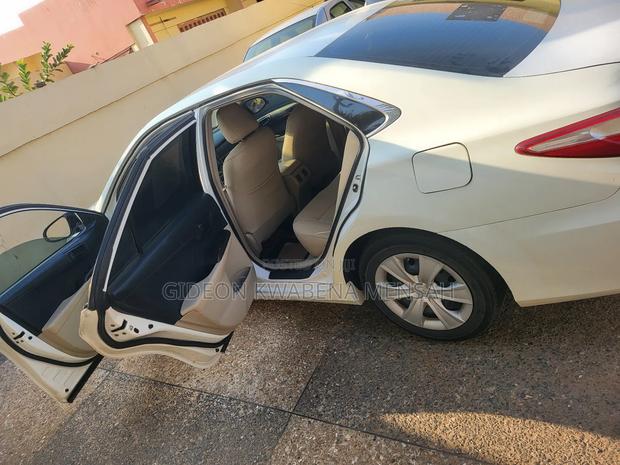 Toyota Camry SE 4dr Sedan (2.5L 4cyl 6A) 2017 White photo 15