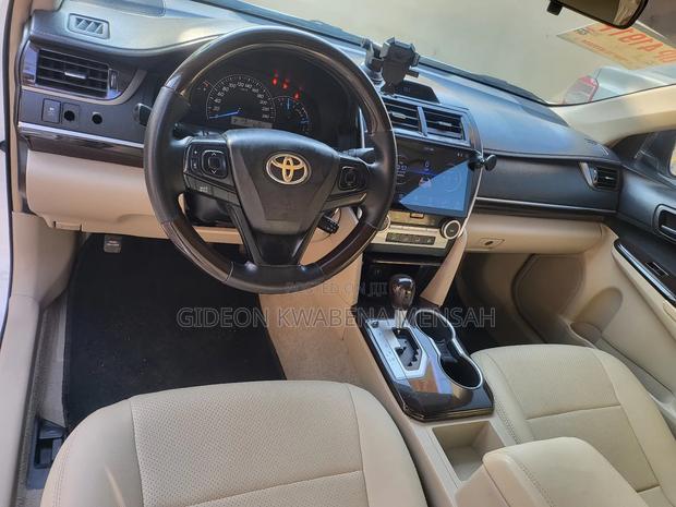 Toyota Camry SE 4dr Sedan (2.5L 4cyl 6A) 2017 White photo 16