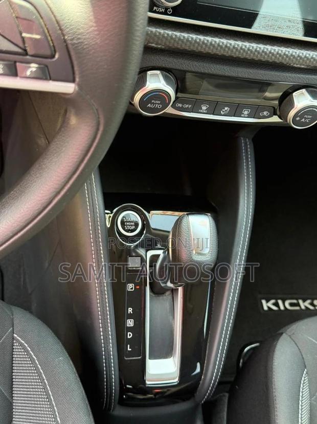 Nissan Kicks SV 2019 Orange