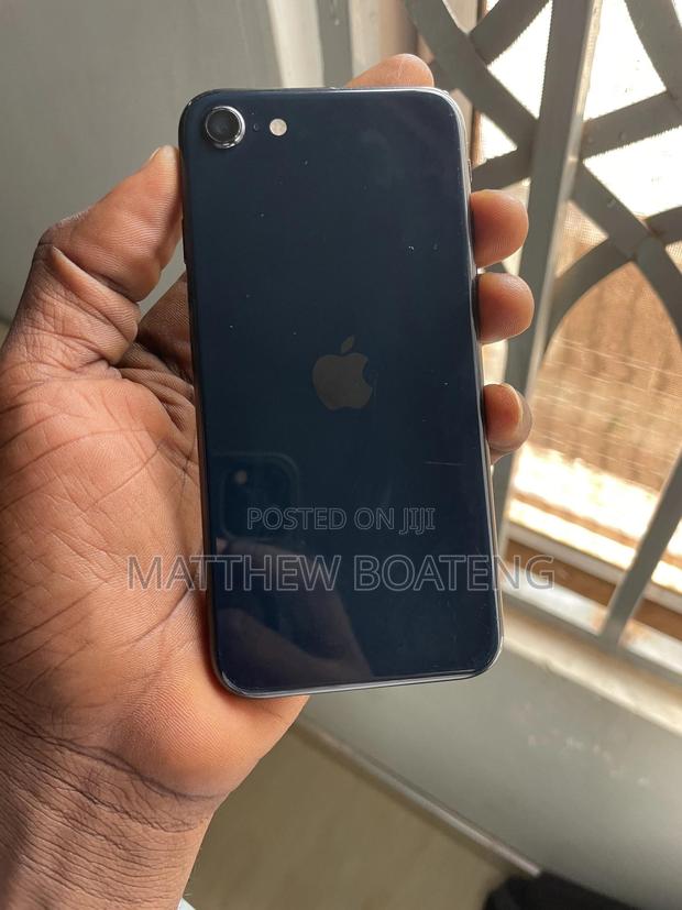 Apple iPhone SE (2022) 64 GB Black photo 2