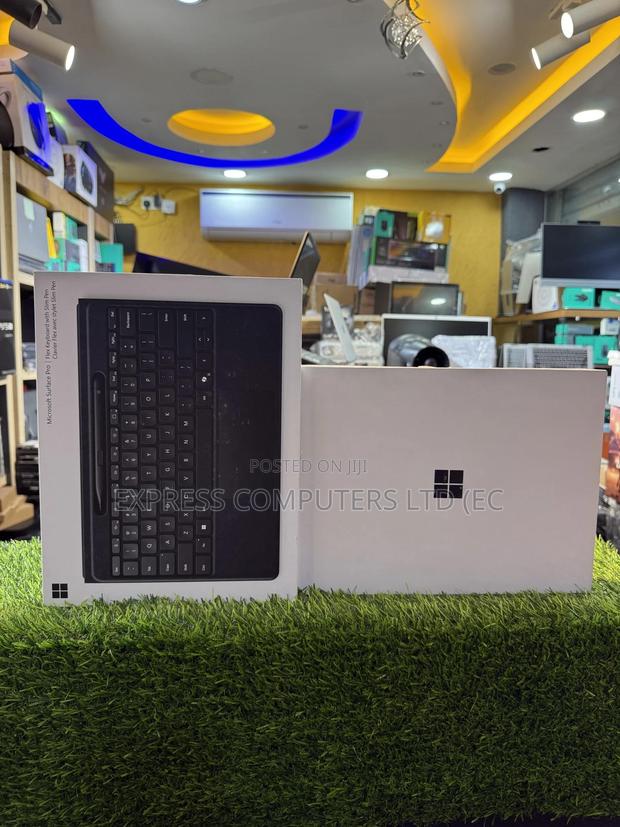 New Laptop Microsoft Surface Pro 11th Edition, a Copilot+ PC 16GB 256GB