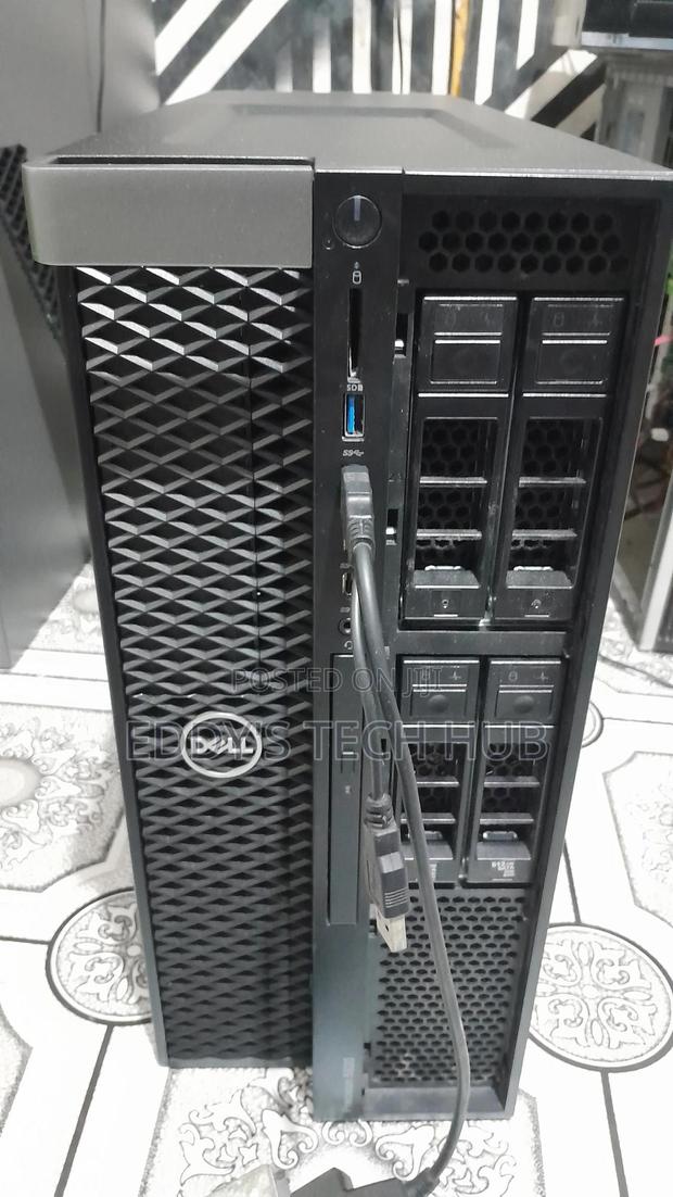 Desktop Computer Dell Precision 5820 16GB Intel Xeon SSD 256GB