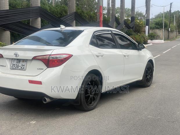 Toyota Corolla 2015 White
