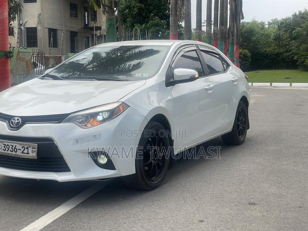 Toyota Corolla 2015 White