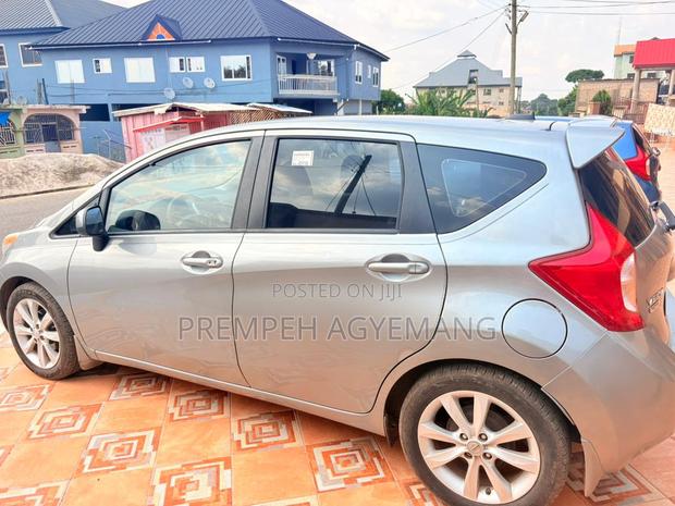 Nissan Versa 2013 Silver