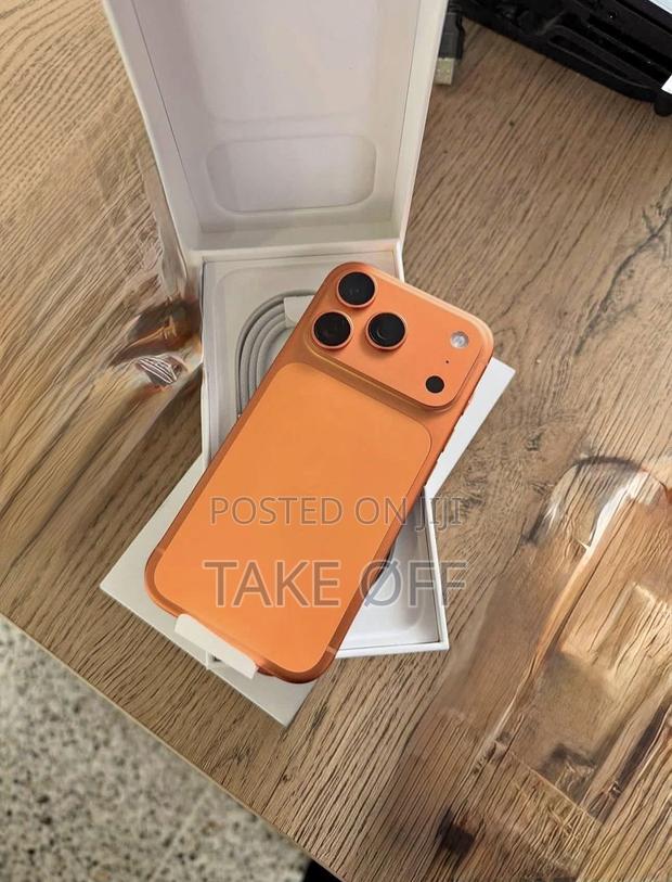 New Apple iPhone 17 Pro Max 256 GB Orange · Photo 4