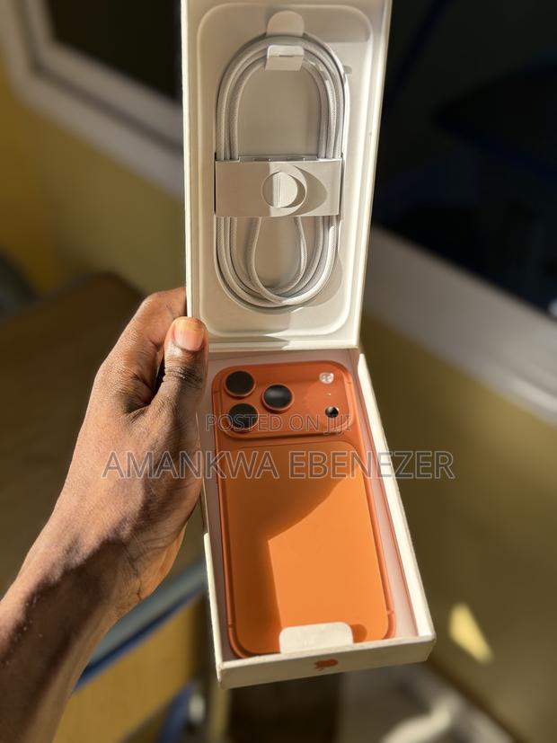New Apple iPhone 17 Pro 256 GB Orange · Photo 3
