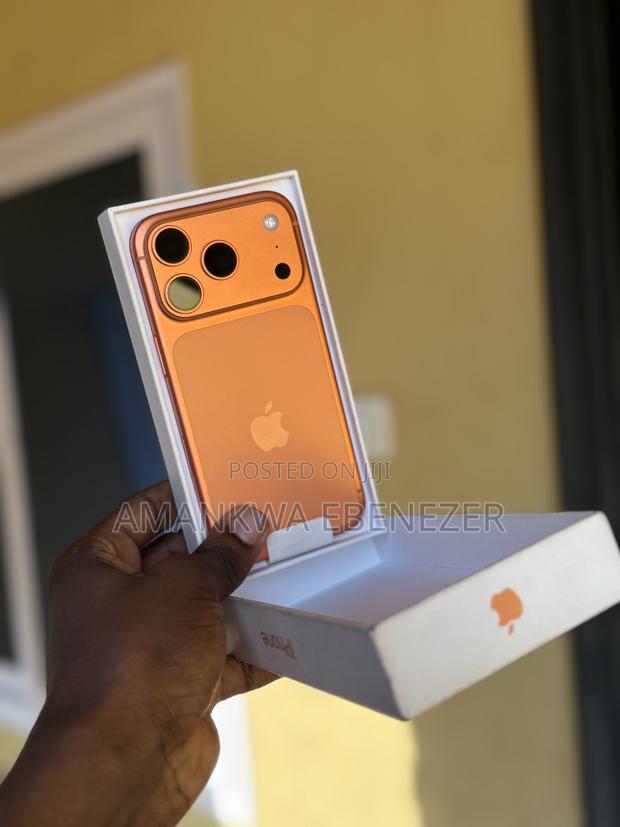 New Apple iPhone 17 Pro 256 GB Orange · Photo 2