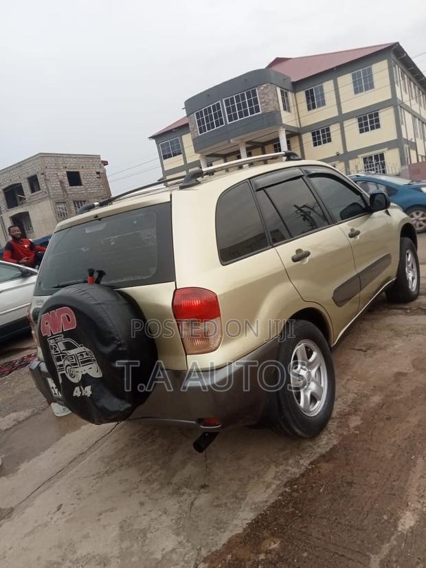 Toyota RAV4 2.0 2005 Gold