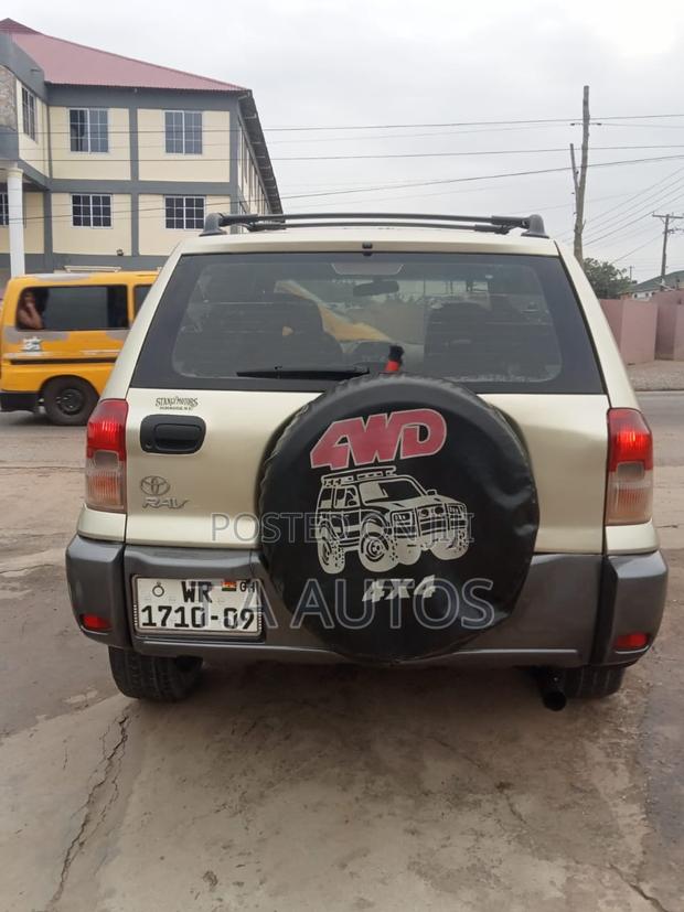 Toyota RAV4 2.0 2005 Gold