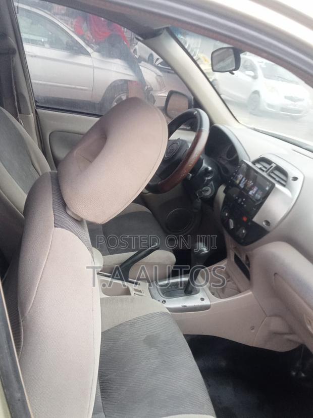 Toyota RAV4 2.0 2005 Gold