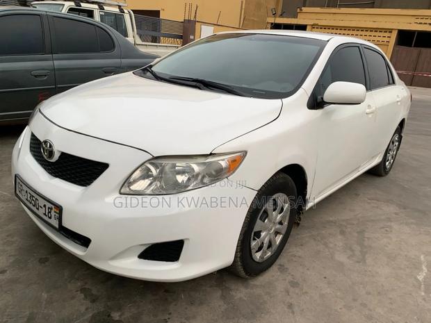 Toyota Corolla LE 4dr Sedan (1.8L 4cyl 4A) 2010 White photo 18