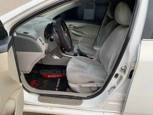 Toyota Corolla LE 4dr Sedan (1.8L 4cyl 4A) 2010 White photo 20