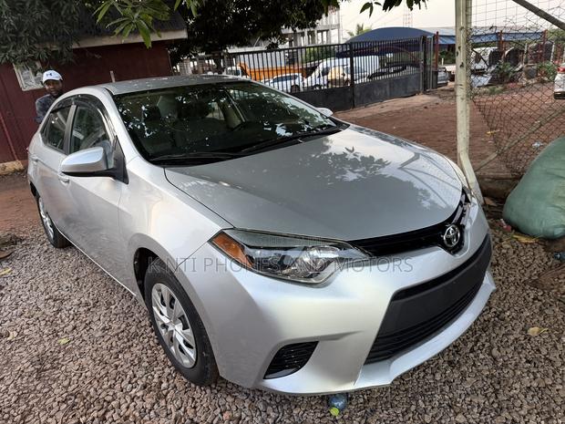 Toyota Corolla LE 4dr Sedan (1.8L 4cyl CVT) 2015 Silver