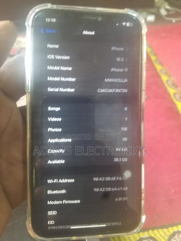 Apple iPhone 11 64 GB Black photo 5