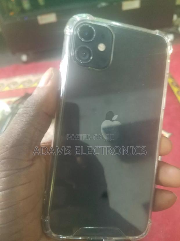 Apple iPhone 11 64 GB Black photo 6