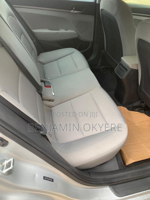 Hyundai Elantra 2017 Silver photo 5