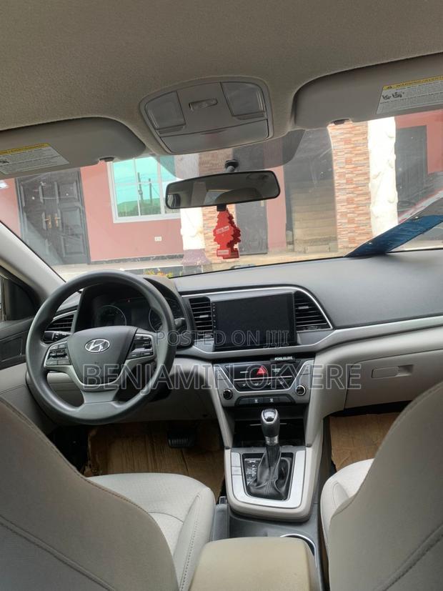 Hyundai Elantra 2017 Silver photo 7