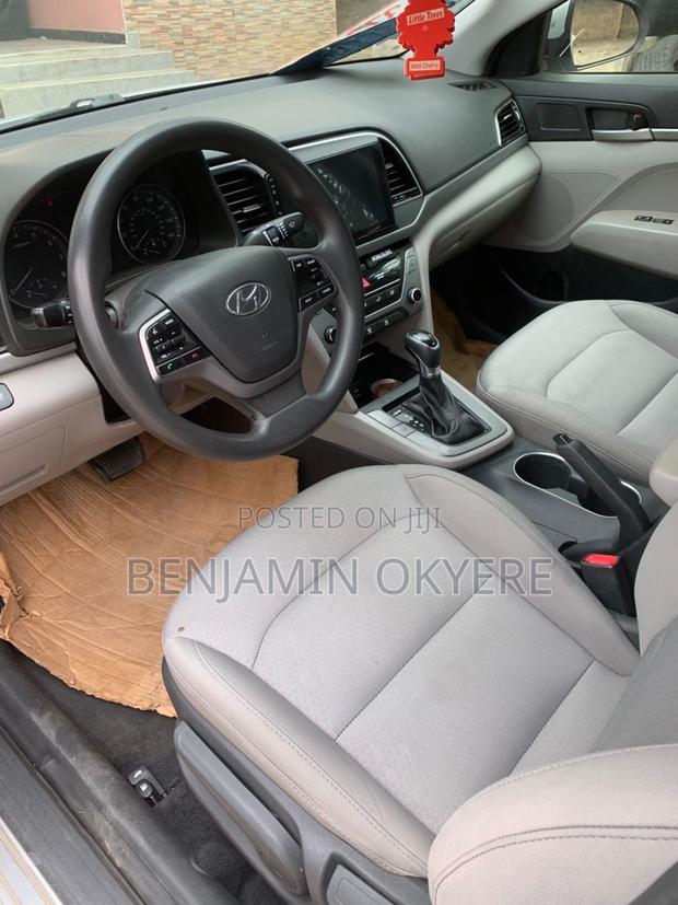 Hyundai Elantra 2017 Silver photo 6