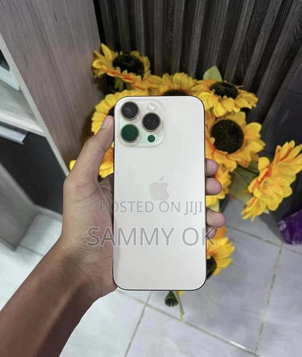 Apple iPhone 16 Pro 128 GB Gold photo 2