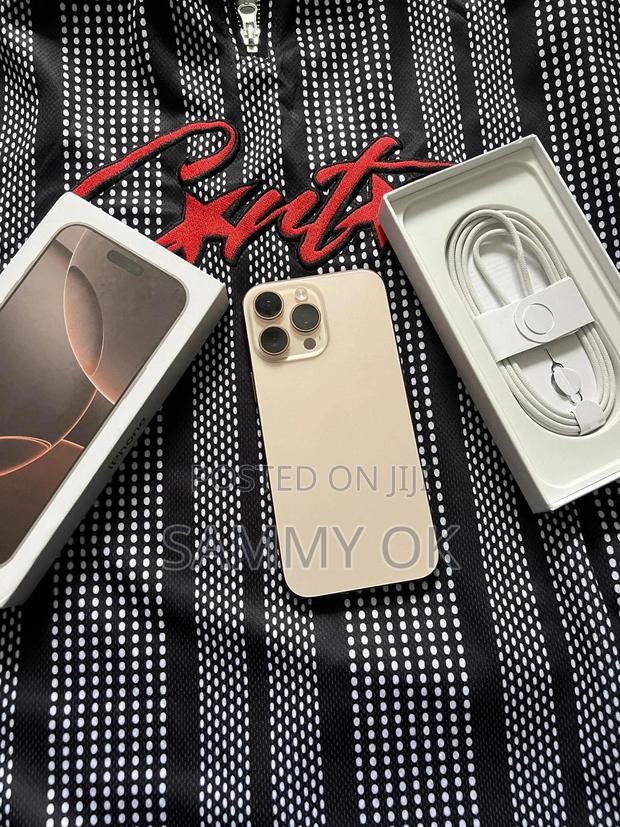 Apple iPhone 16 Pro Max 256 GB Gold photo 3